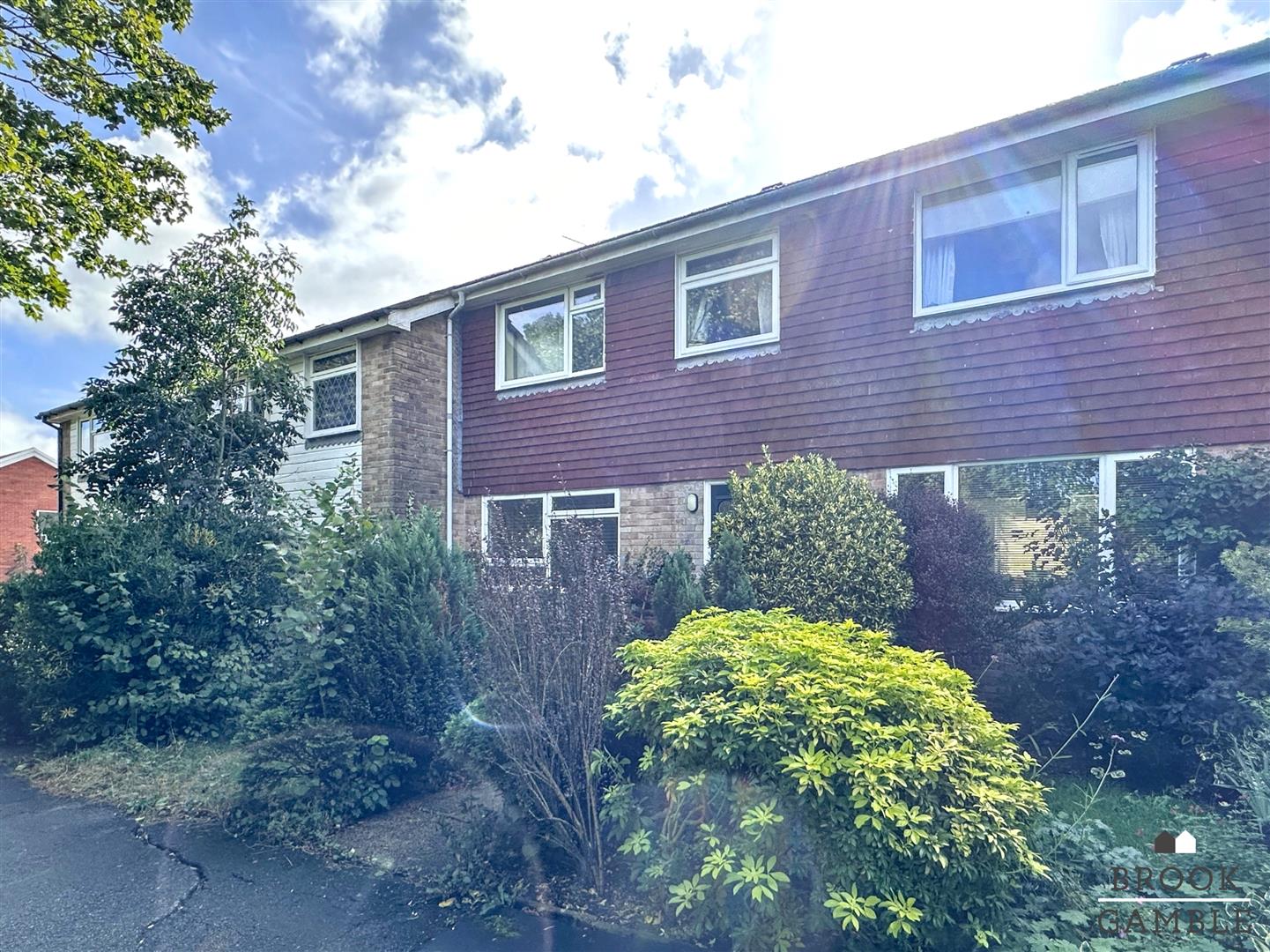 3 Bedroom House - Mid Terrace. Magnolia Walk in Eastbourne,  19